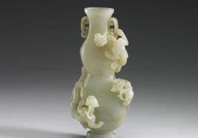 图片[3]-Jade gourd-shaped vase with chi-dragon pattern in relief, Ming to Qing dynasty (1368-1644)-China Archive